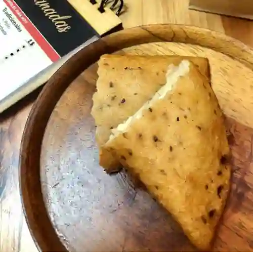 Empanada Maíz Dulce Queso y Bocadillo