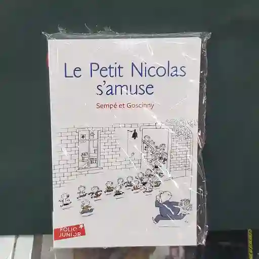 Le Petit Nicolas S'Amuse - René Goscinny