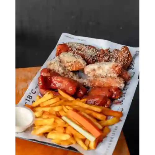 Combo Alitas X 8+ Chicken Pops+ Ensalada