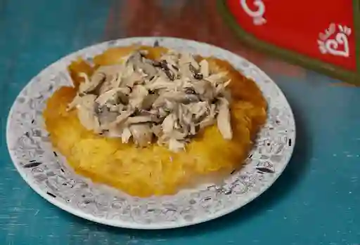 Patacón Pollo y Champiñones