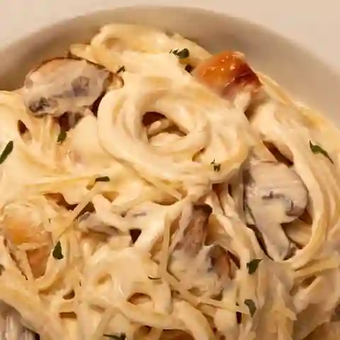 Spaguetti Pollo-champiñones