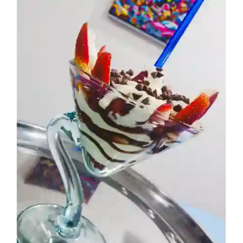 Fresas con Crema Mediana y Helado