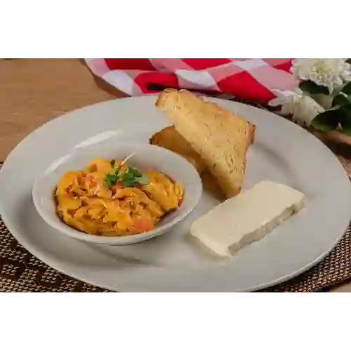 Huevos con Aliños y Pan Brioche