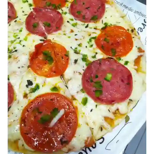 Pizza Pollo Salami Pequeña