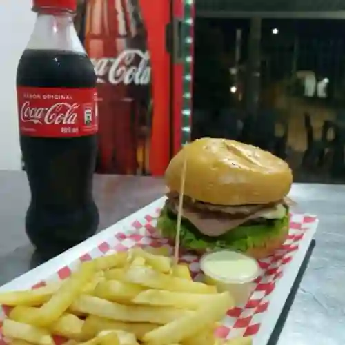 Burger D Carne + Papas Frita + Coca Coca