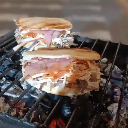 Arepa con Todo