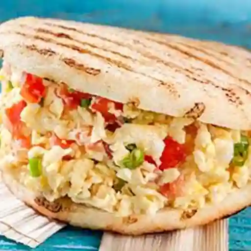 Arepa de Huevos Pericos y Chorizo