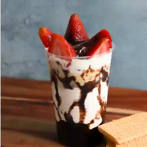 Fresas con Crema + Salsa Chocolate