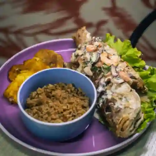 Pargo Frito en Salsa de Camarones