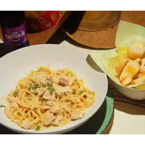 Pastas con Salsa Carbonara y Pollo