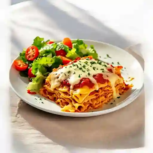 Lasagna De Pollo + Ensalada + Jugo