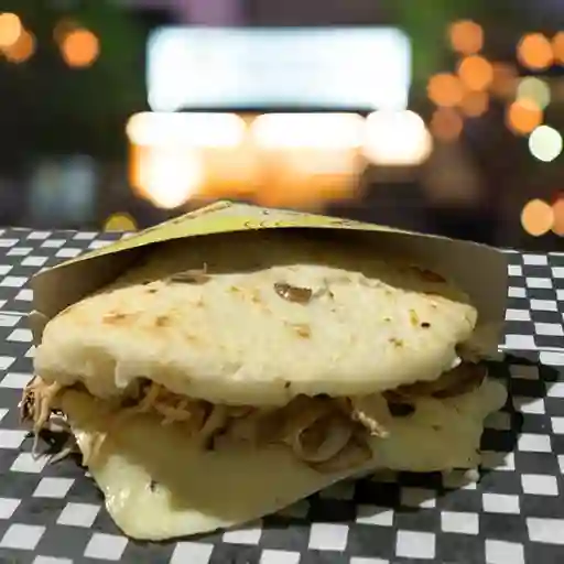 Arepa Carne y Queso