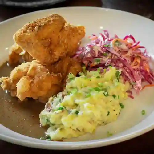 Pollo Sureño con Puré y Gravy.