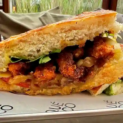 Panino de pollo crocante
