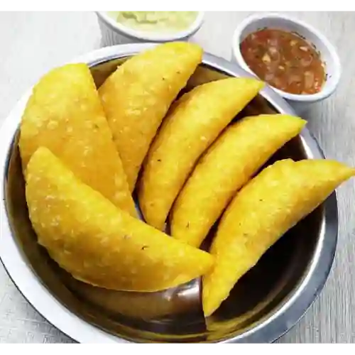 Empanada Solo Pollo + Postobon 250ml