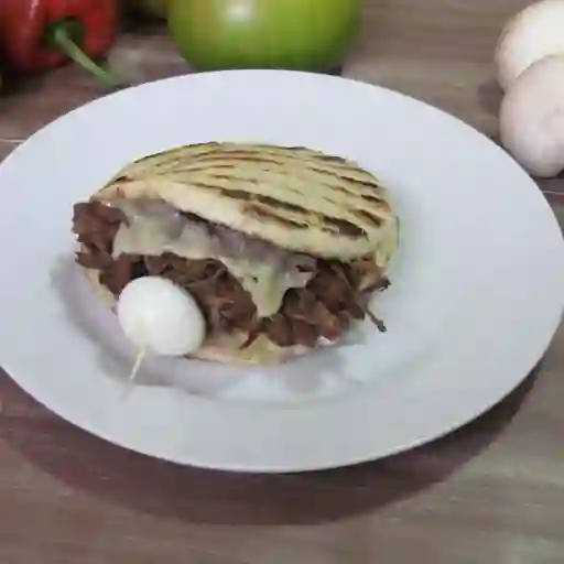 Arepa Rellena con Carne