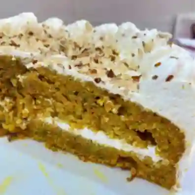 Porción torta de zanahoria