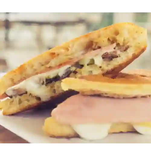 Sandwich Solo Queso. 20Cm.