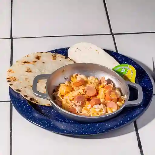 Huevos con Salchichas, Arepa y Quesito
