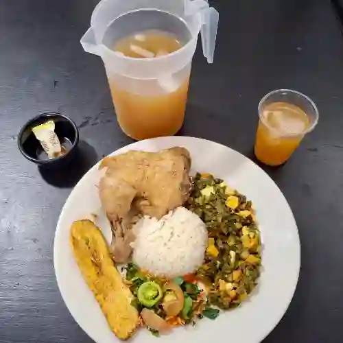 Pollo Frito con Verdura Caliente