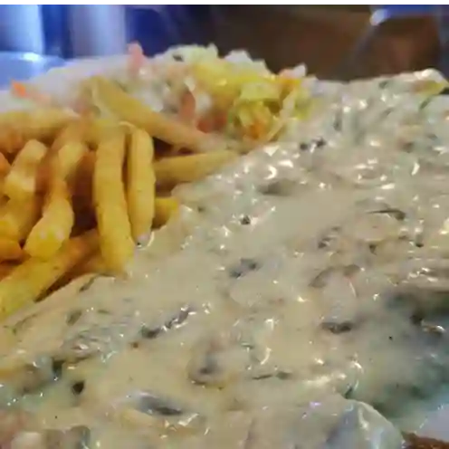 Filete de Pechug en Salsa de Champiñones