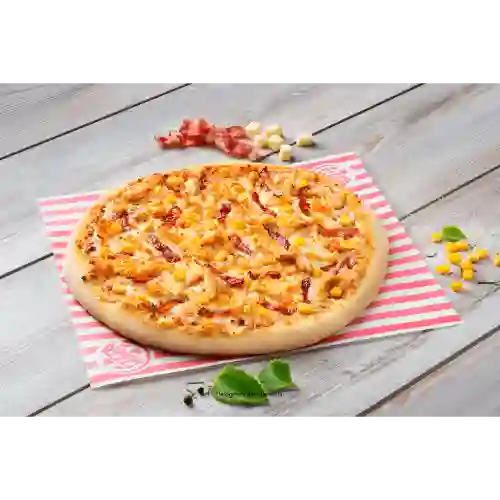 Pizza de Jamon Pollo y Maiz