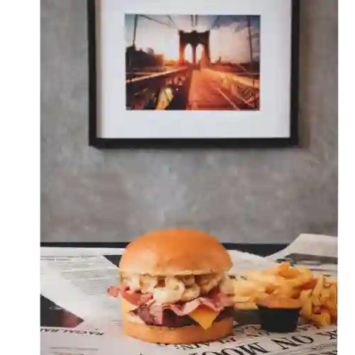 Mac & Cheese Burger + Papas