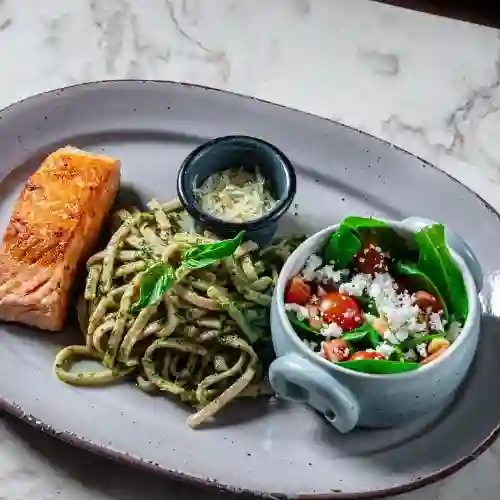 Pasta almendra napolitana con salmón