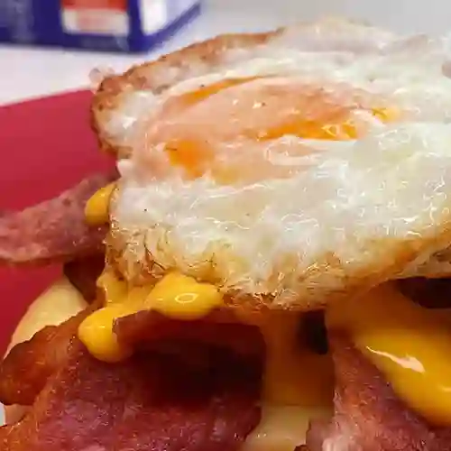 Tostada Tocineta y Huevo