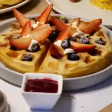 Waffle Tradicional con Frutas
