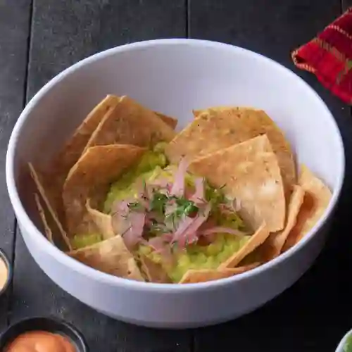 Totopos y Guacamole