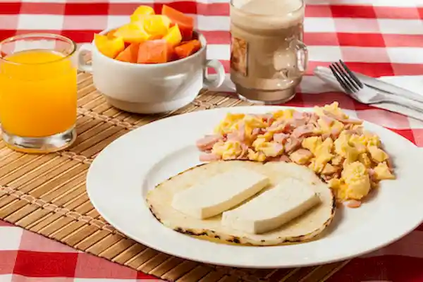 Arepa Don Maíz Antioqueña con Sal 33Unidades. 3300 G.