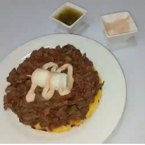 Arepa con Carne Desmechada