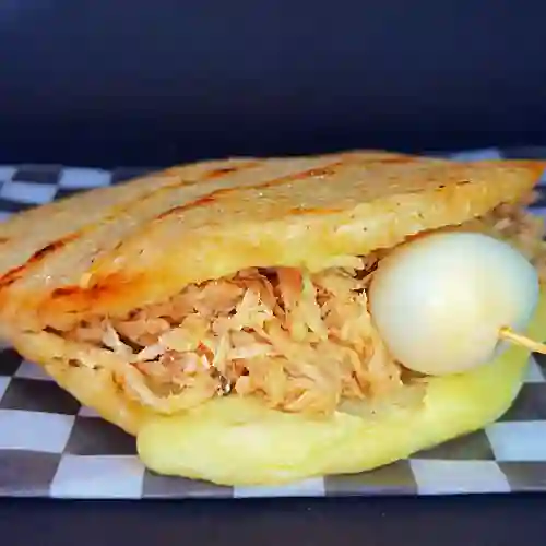 Arepa con Queso y Pollo
