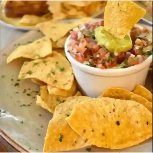 Nachos con Dip Mexicano