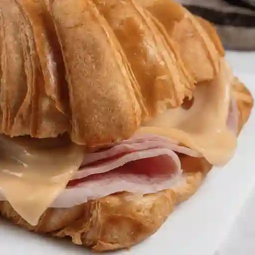 Croissant de jamón y queso