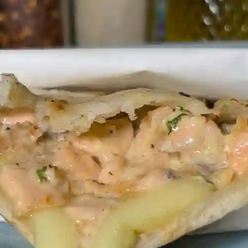 Arepa Salmon en Salsa de Maracuya