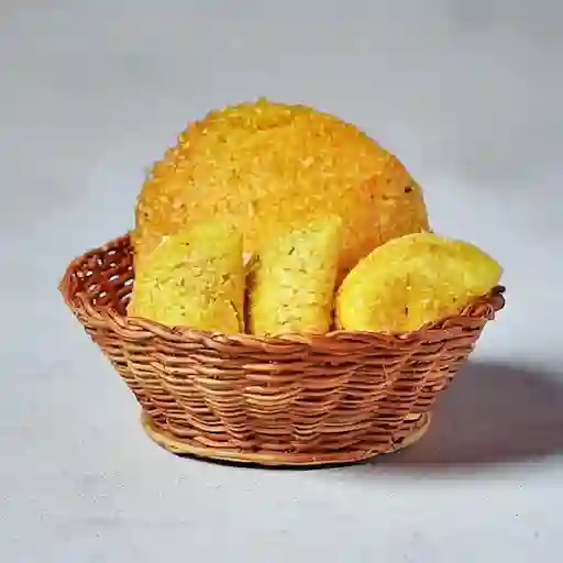 3 Empanadas, 1 Arepa O Pastel y Gaseosa Personal