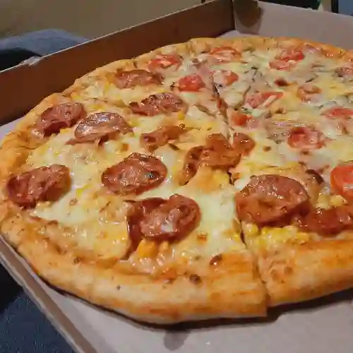 Pizza de Pepperoni y Pollo Especial