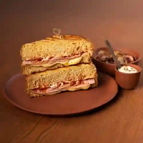 Sándwich jamón y queso