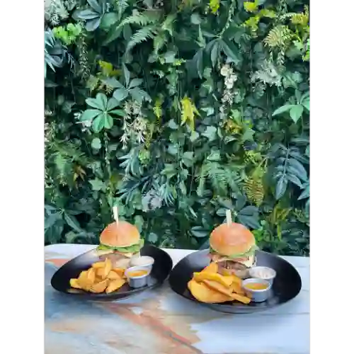 2 Hamburguesas de Res con Papas