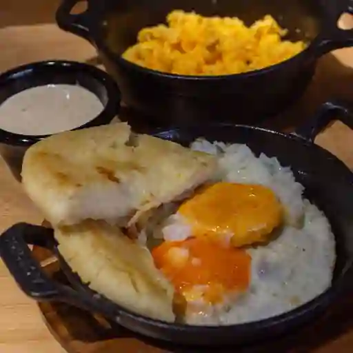 Huevos y arepa