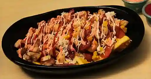 Salchipapa de Carne y Pollo
