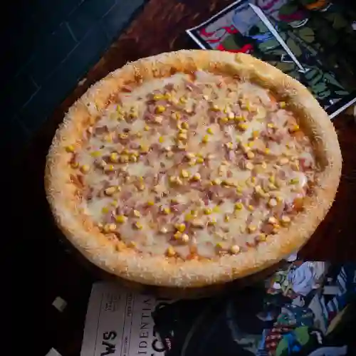 Pizza Maíz Tocineta con Borde de Queso