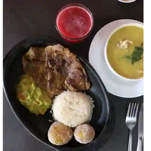 Almuerzo con Carne de Cerdo