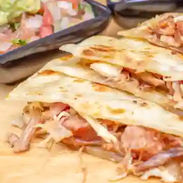 Combo Quesadilla Carne + Coca Cola 250