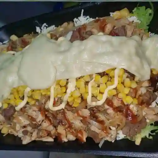 Mega tosha salchipapa