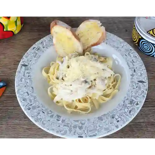 Pasta con Pollo Champiñones