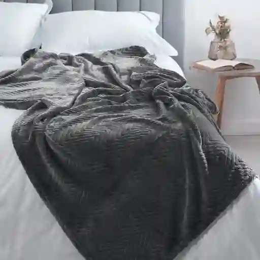 Cobija Chevron 140x 200 Flannel Fleece Embosada Distrihogar Pt22182 E15457