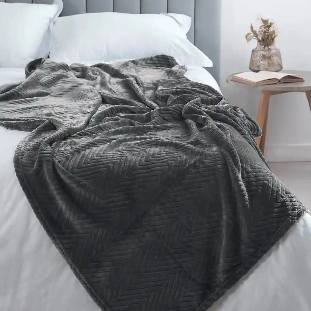 Cobija Chevron 140x 200 Flannel Fleece Embosada Distrihogar Pt22182 E15457